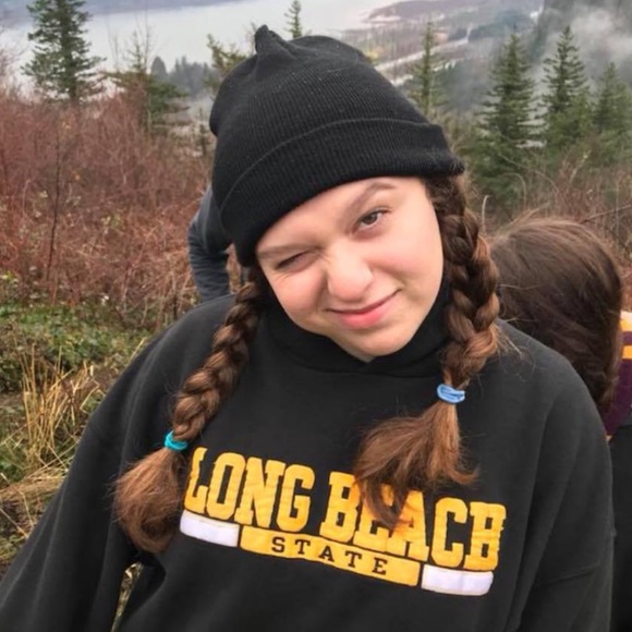 Meet your Posher, Alia - Picture 1 of 1